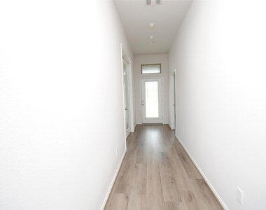 24978 Tidmor Lane - Photo Thumbnail 8