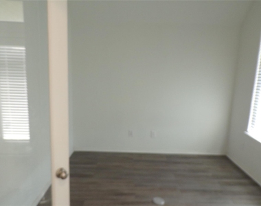 24978 Tidmor Lane - Photo Thumbnail 18