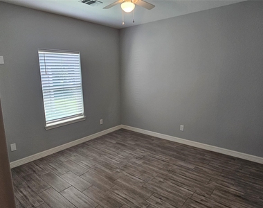 1201 Dutch Street - Photo Thumbnail 6