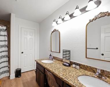 1504 W 43rd Street - Photo Thumbnail 13