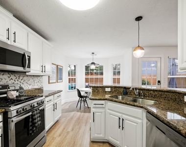 1504 W 43rd Street - Photo Thumbnail 8