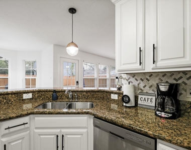1504 W 43rd Street - Photo Thumbnail 9