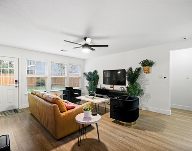 1504 W 43rd Street - Photo Thumbnail 3