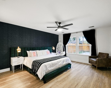 1504 W 43rd Street - Photo Thumbnail 10