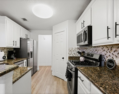 1504 W 43rd Street - Photo Thumbnail 6