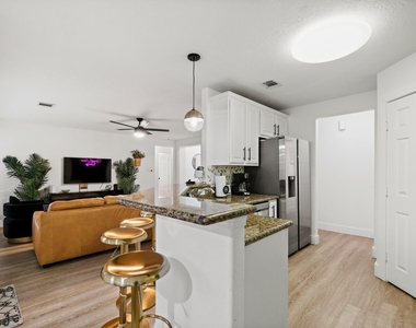 1504 W 43rd Street - Photo Thumbnail 7