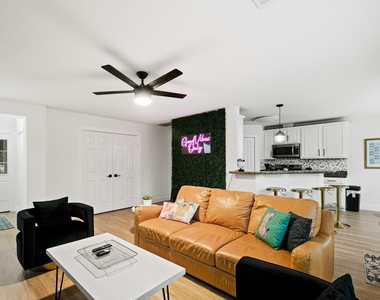 1504 W 43rd Street - Photo Thumbnail 18
