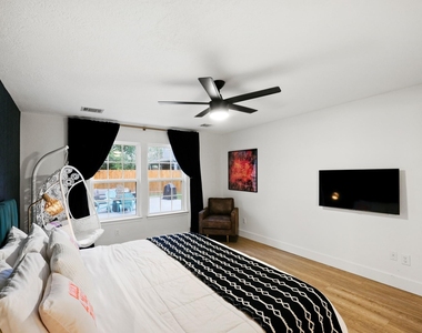 1504 W 43rd Street - Photo Thumbnail 12