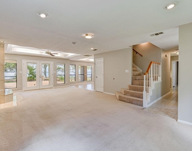 10045 Valley Drive S - Photo Thumbnail 7