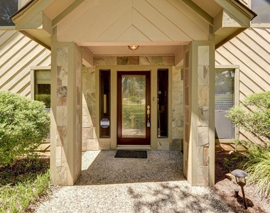10045 Valley Drive S - Photo Thumbnail 4