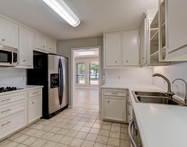 10045 Valley Drive S - Photo Thumbnail 16