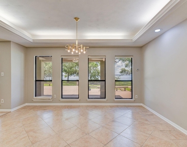10045 Valley Drive S - Photo Thumbnail 12