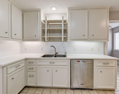 10045 Valley Drive S - Photo Thumbnail 15