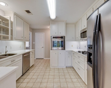 10045 Valley Drive S - Photo Thumbnail 17