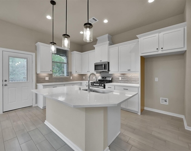 543 Longleaf Pine Drive - Photo Thumbnail 4
