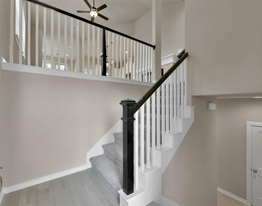 543 Longleaf Pine Drive - Photo Thumbnail 2