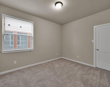 543 Longleaf Pine Drive - Photo Thumbnail 12