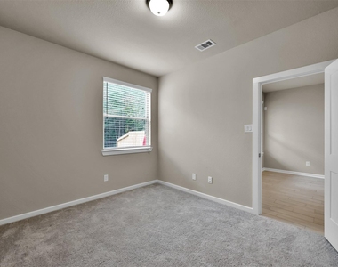 543 Longleaf Pine Drive - Photo Thumbnail 16