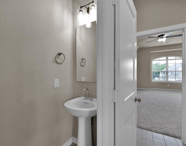 543 Longleaf Pine Drive - Photo Thumbnail 7