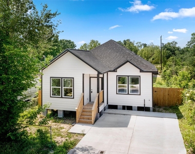 3220 Josephine Street - Photo Thumbnail 1