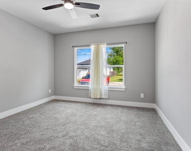 3220 Josephine Street - Photo Thumbnail 14
