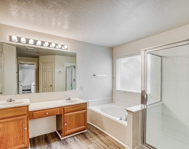 6935 Moss Boulder Drive - Photo Thumbnail 9