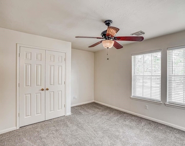 6935 Moss Boulder Drive - Photo Thumbnail 11