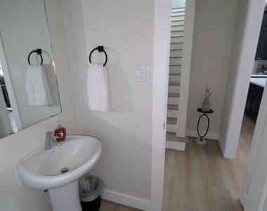 5718 Beall Street - Photo Thumbnail 18
