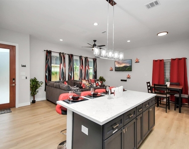 5718 Beall Street - Photo Thumbnail 9