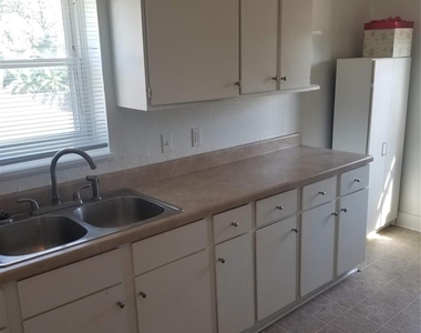 2823 Cleburne Street - Photo Thumbnail 9