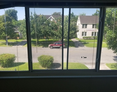 2823 Cleburne Street - Photo Thumbnail 3