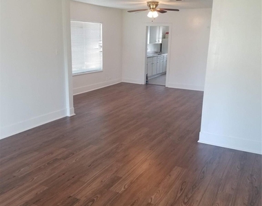 2823 Cleburne Street - Photo Thumbnail 7