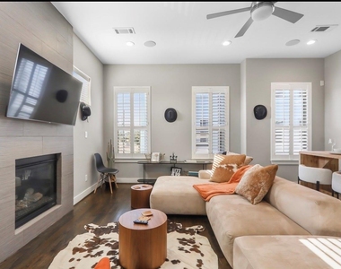 2911 Blodgett Street - Photo Thumbnail 9