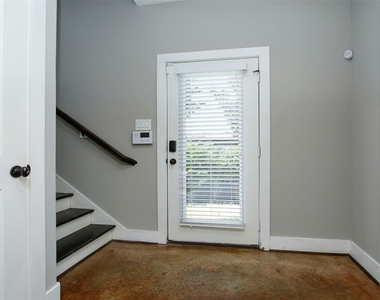 2911 Blodgett Street - Photo Thumbnail 11