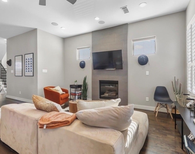 2911 Blodgett Street - Photo Thumbnail 8