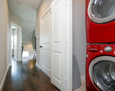 2911 Blodgett Street - Photo Thumbnail 2