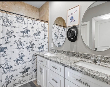2911 Blodgett Street - Photo Thumbnail 5