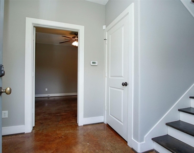 2911 Blodgett Street - Photo Thumbnail 10