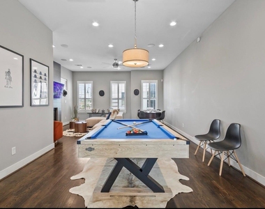 2911 Blodgett Street - Photo Thumbnail 6