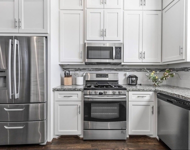 2911 Blodgett Street - Photo Thumbnail 7