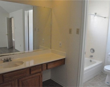 2119 Fountain Drive - Photo Thumbnail 10