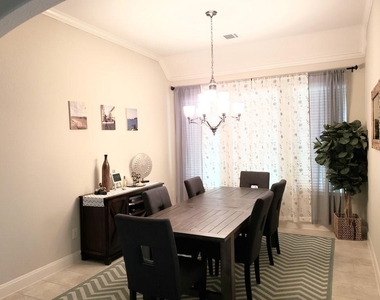 10527 Angeline Springs Lane - Photo Thumbnail 7