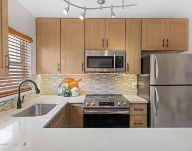 130 Roosevelt Avenue - Photo Thumbnail 9