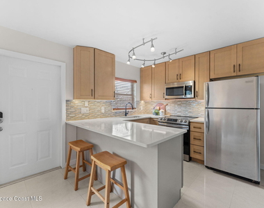 130 Roosevelt Avenue - Photo Thumbnail 8