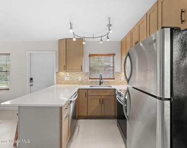 130 Roosevelt Avenue - Photo Thumbnail 10