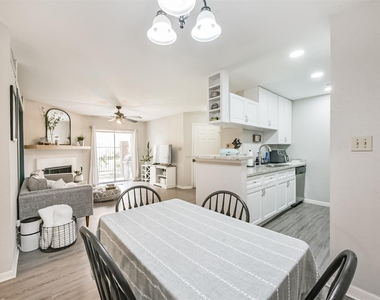 2121 Hepburn Street - Photo Thumbnail 10