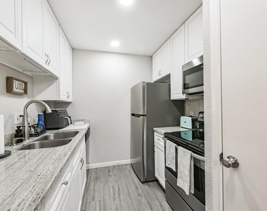 2121 Hepburn Street - Photo Thumbnail 12