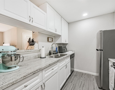 2121 Hepburn Street - Photo Thumbnail 13