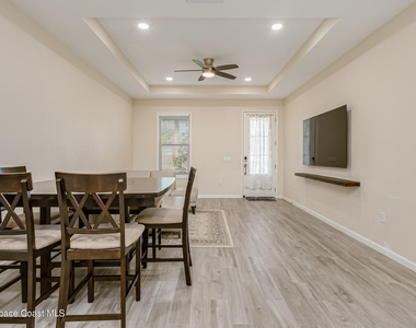 209 E Avenue B - Photo Thumbnail 6