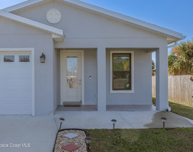 209 E Avenue B - Photo Thumbnail 2
